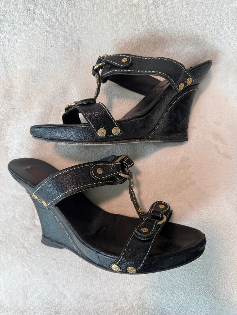 BCBG MAXAZARIA Y2K Black Leather Wedge Sandals, Size 9
